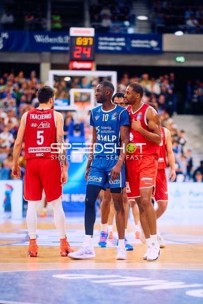 Hitze im Spiel: Diskussion auf dem Feld