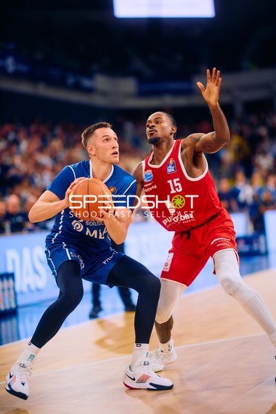 Intensive Verteidigung im Basketballspiel