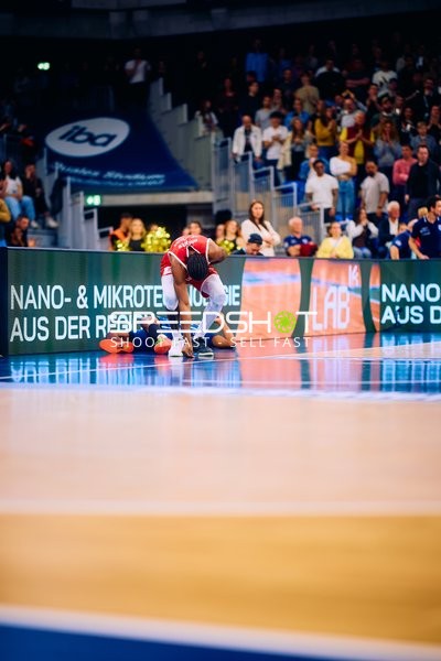 Dramatischer Sturz beim Spiel MLP Academics gegen Syntainics MBC