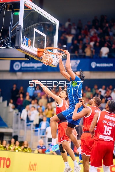 Spektakulärer Dunk von MLP Academics