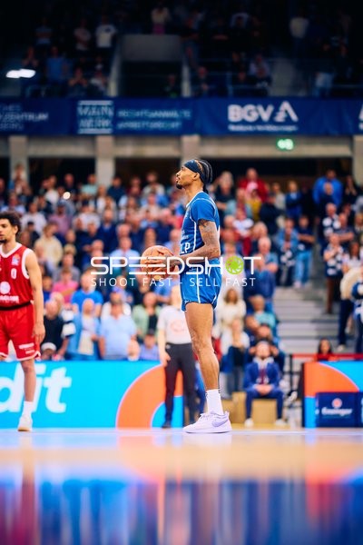 Fokussierter Freiwurf bei MLP Academics Heidelberg