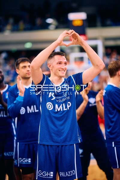 Ryan Mikesell führt MLP Academics zum Sieg