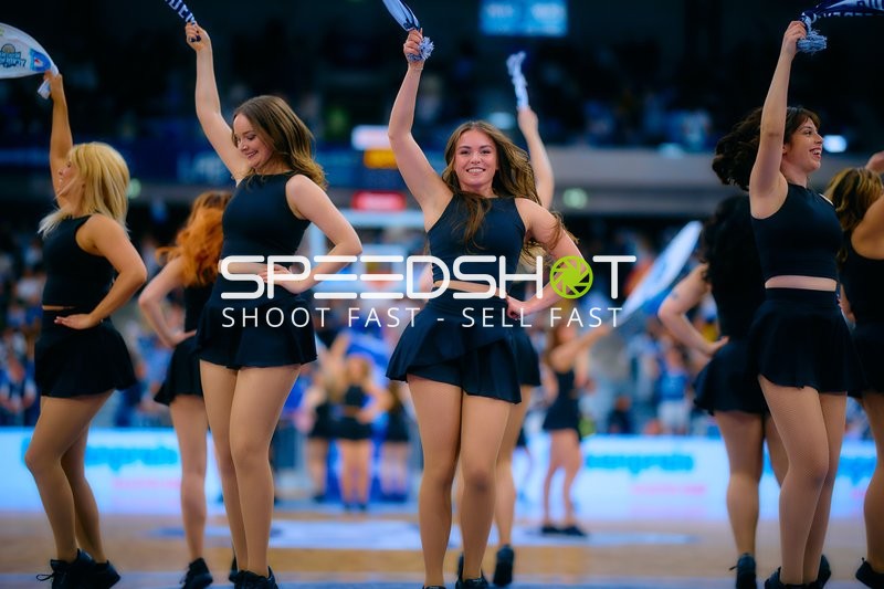 Cheerdancers begeistern in der Spielpause