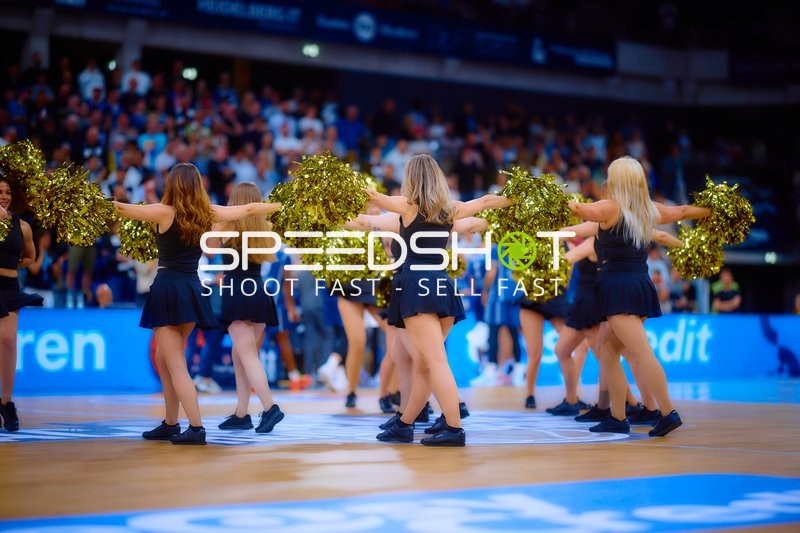 Cheerleading in der 1. Halbzeit