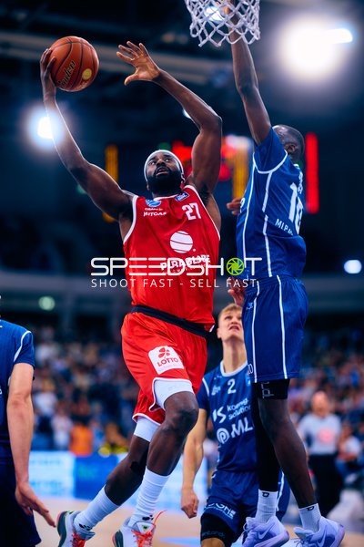 Spektakulärer Dunk von Syntainics MBC