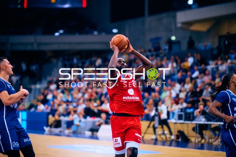 Syntainics MBC Spieler beim Wurfversuch