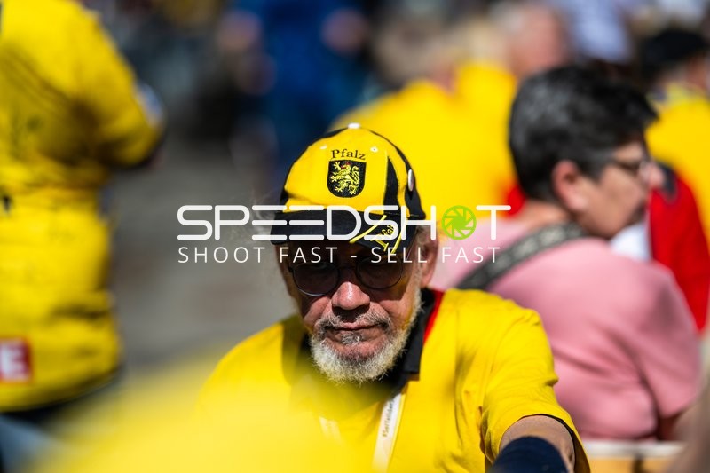 Starke Unterstützung der Fans vor dem Anpfiff