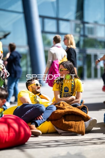 Fans entspannen vor dem Halbfinale