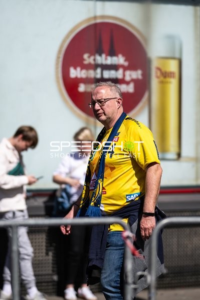 Rhein-Neckar Löwen Fan im Stadionumfeld