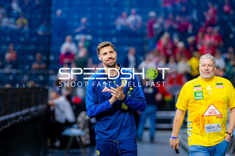 Ivan Martinovic applaudiert nach dem Spiel