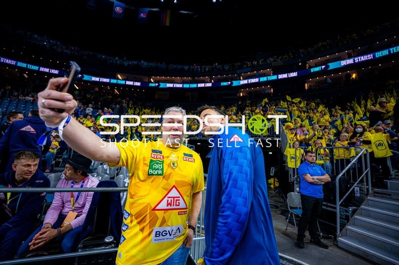 Ivan Martinovic posiert für ein Selfie