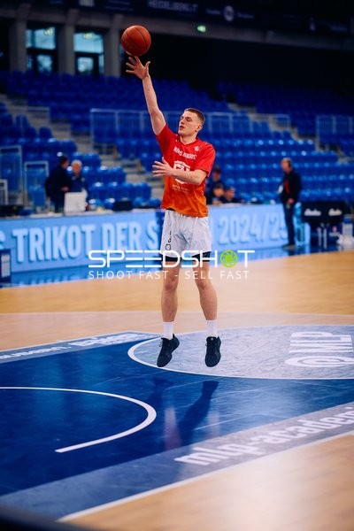 Wurf von MLP Academics Spieler