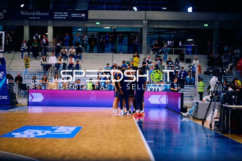 Spieler der MLP Academics besprechen sich