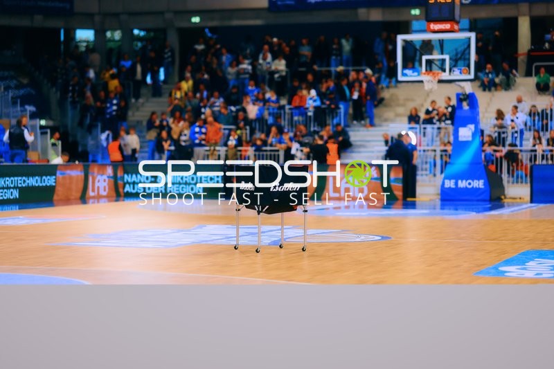 Spielfläche im SNP Dome Heidelberg vor dem Basketballspiel