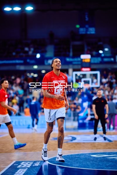 NINERS Chemnitz Spieler lächelt während des Aufwärmens