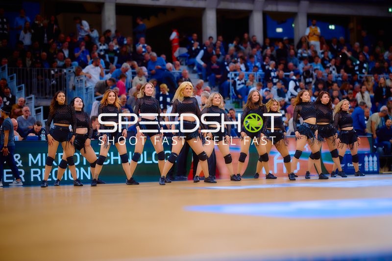 Cheerleading-Performance während des Spiels