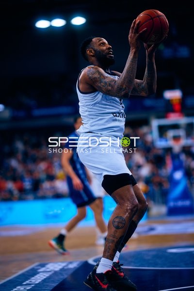 Wurf von Nummer 3 (Niners Chemnitz) der Niners Chemnitz