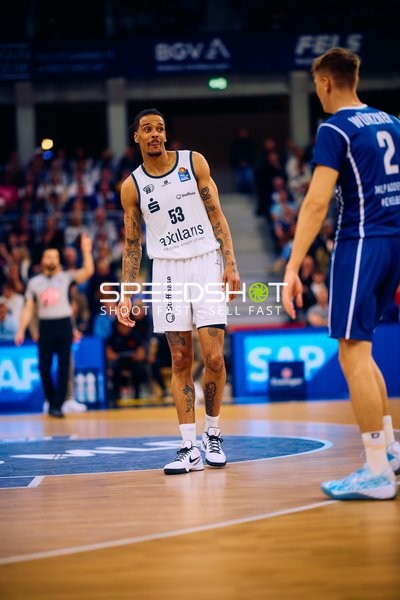 Spieler kommuniziert auf dem Spielfeld