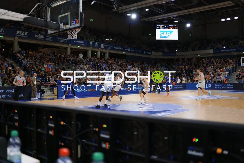 Dribbelt im SNP Dome