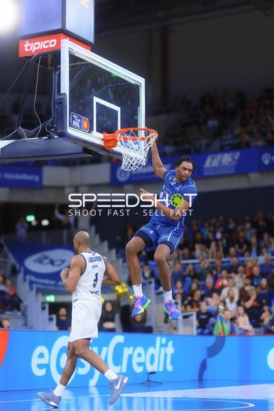 Beeindruckender Dunk von MLP Academics Spieler