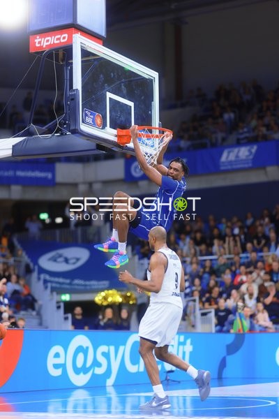 Spektakulärer Dunk von Nummer 14 (MLP Academics Heidelberg)