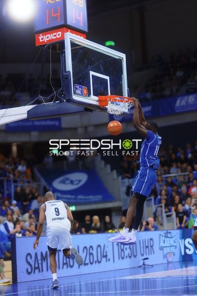 Dunk von MLP Academics Spieler