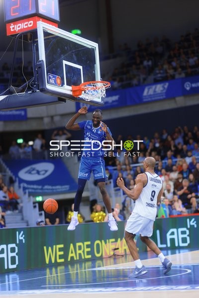 Spektakulärer Dunk von MLP Academics Spieler