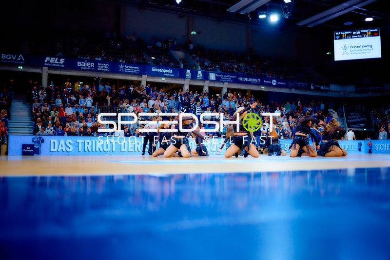 Tanzperformance im SNP Dome