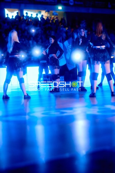 Tanzperformance vor dem Spiel