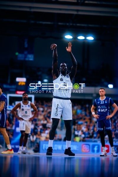 Wurf von Nummer 21 (Niners Chemnitz)