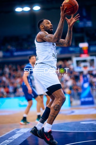 Niners Chemnitz Spieler Nummer 5 (Niners Chemnitz) beim Wurf