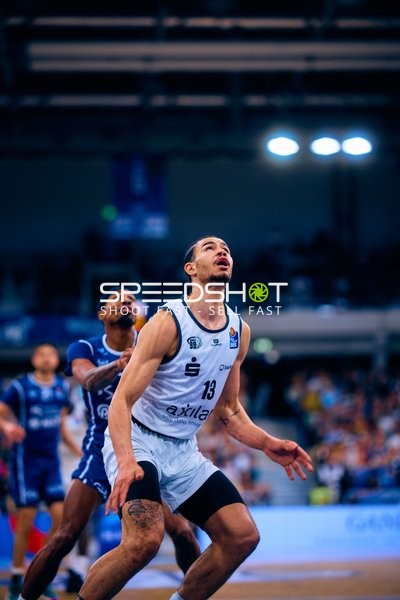 Niners Chemnitz verteidigen unter Korb