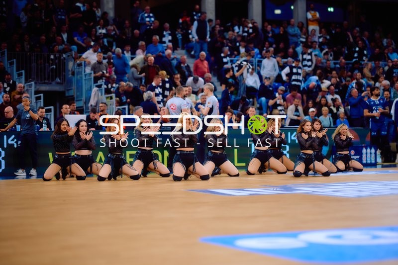 Cheerleader-Show im SNP Dome