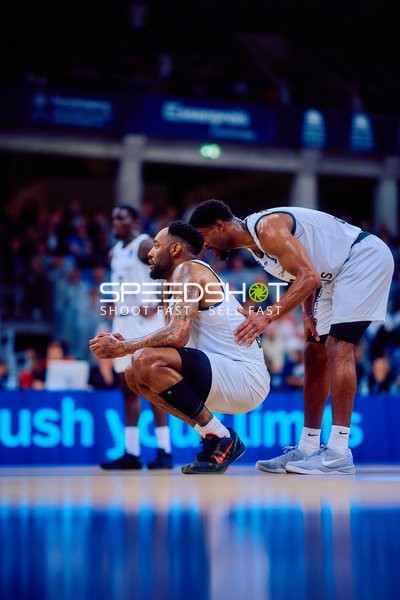 Niners Chemnitz Spieler in kurzer Pause während Spiel