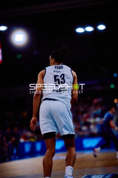 Spieler der Niners Chemnitz bewegt sich auf dem Spielfeld