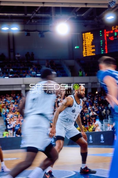 Verteidigungsaktion von Nummer 5 (Niners Chemnitz)