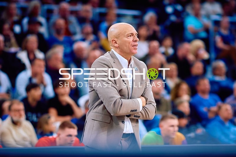 Trainer am Spielfeldrand