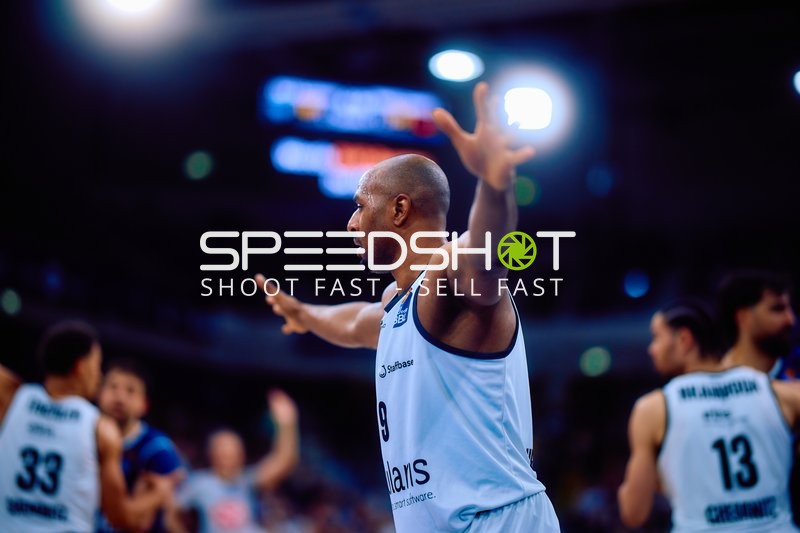 Defensive Geste von Nummer 9 (Niners Chemnitz) bei Niners Chemnitz