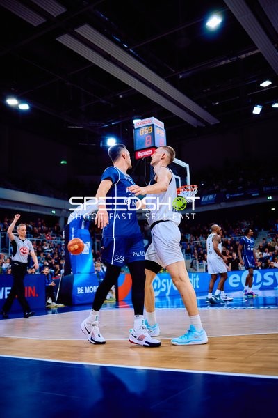 Block von Dominic Vengert (8, MLP Academics Heidelberg) gegen Nummer 24 (Niners Chemnitz)