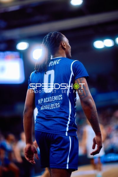 Spieler DJ Horne (0, MLP Academics Heidelberg) der MLP Academics steht auf dem Spielfeld
