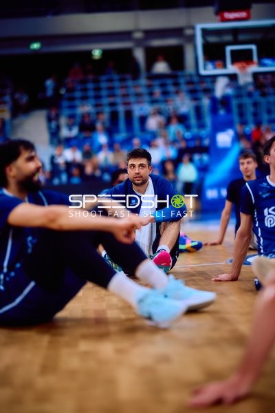 Spieler der MLP Academics beim Dehnen