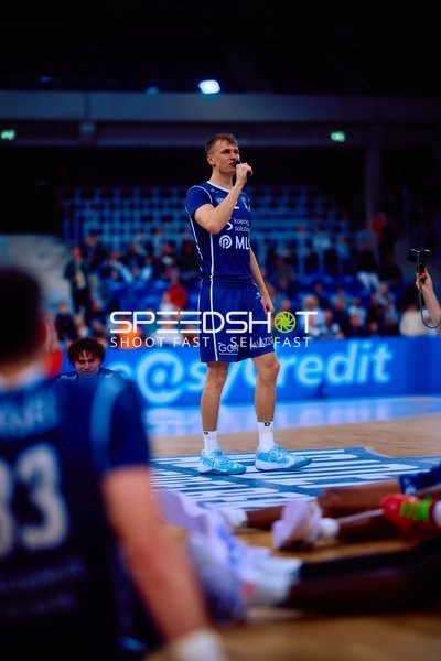 Spieler der MLP Academics hält Ansprache