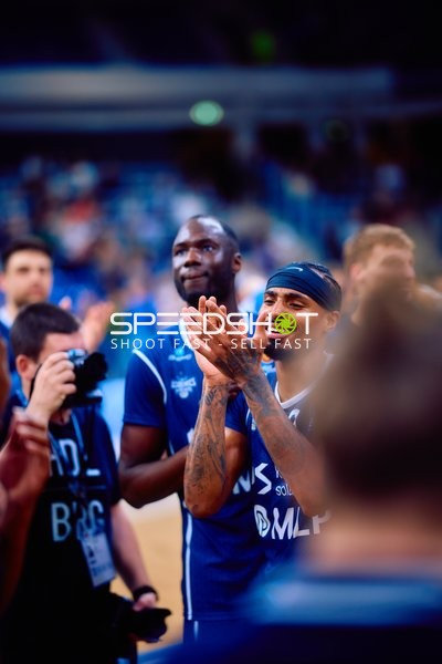 Spieler der MLP Academics applaudieren