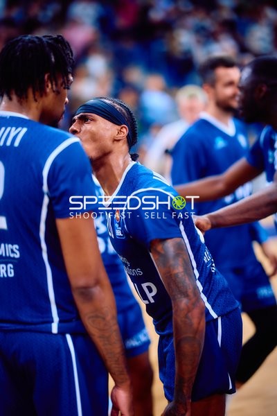 MLP Academics Spieler feiern