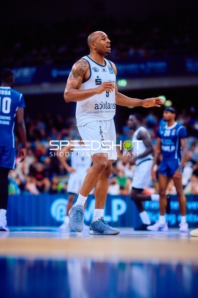 Spieler Nummer 5 (Niners Chemnitz) auf dem Spielfeld