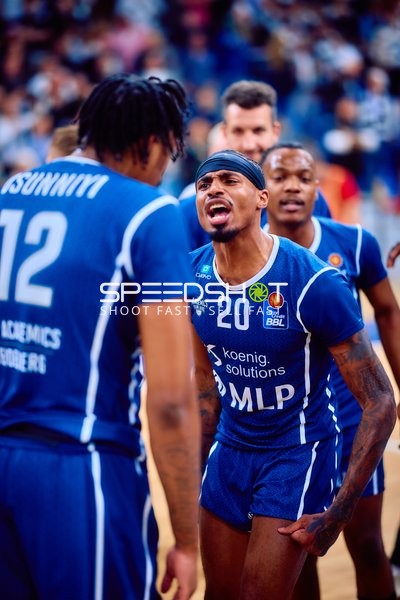 MLP Academics Spieler jubeln