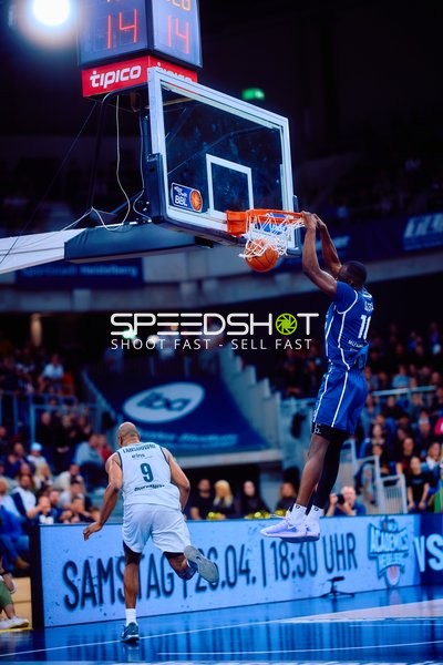 Dunk von Erol Ersek (11, MLP Academics Heidelberg)