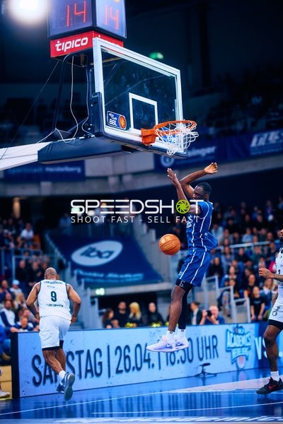 Spieler führt Layup aus