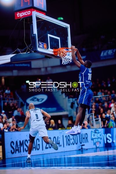 Dunk von Erol Ersek (11, MLP Academics Heidelberg) im Bundesliga-Spiel