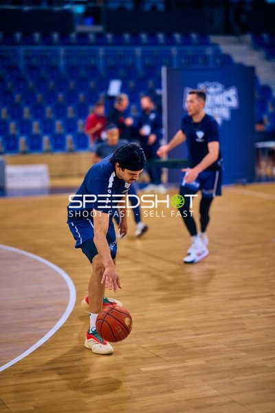 Spieler dribbelt im Training